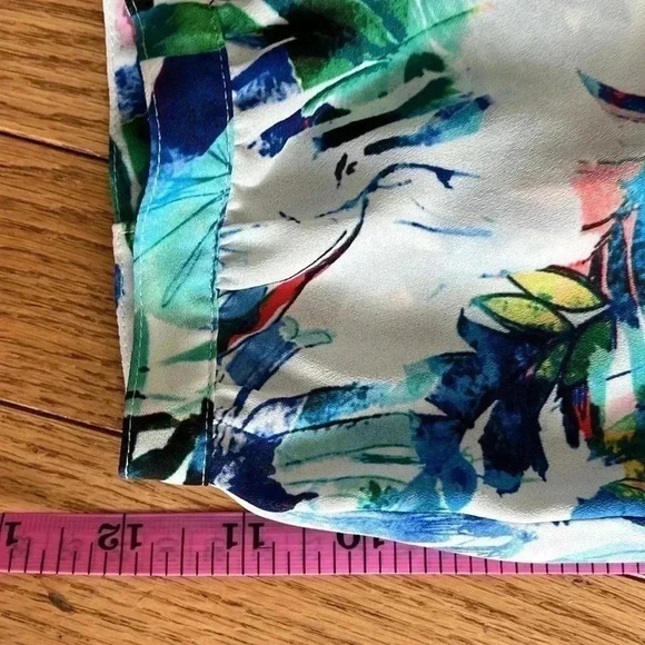 ❤️2/$50❤️[M]NYDJ Blue White Floral V Neck Pull Over L/S 3/4  Sleeves Blouse - Picture 12 of 12